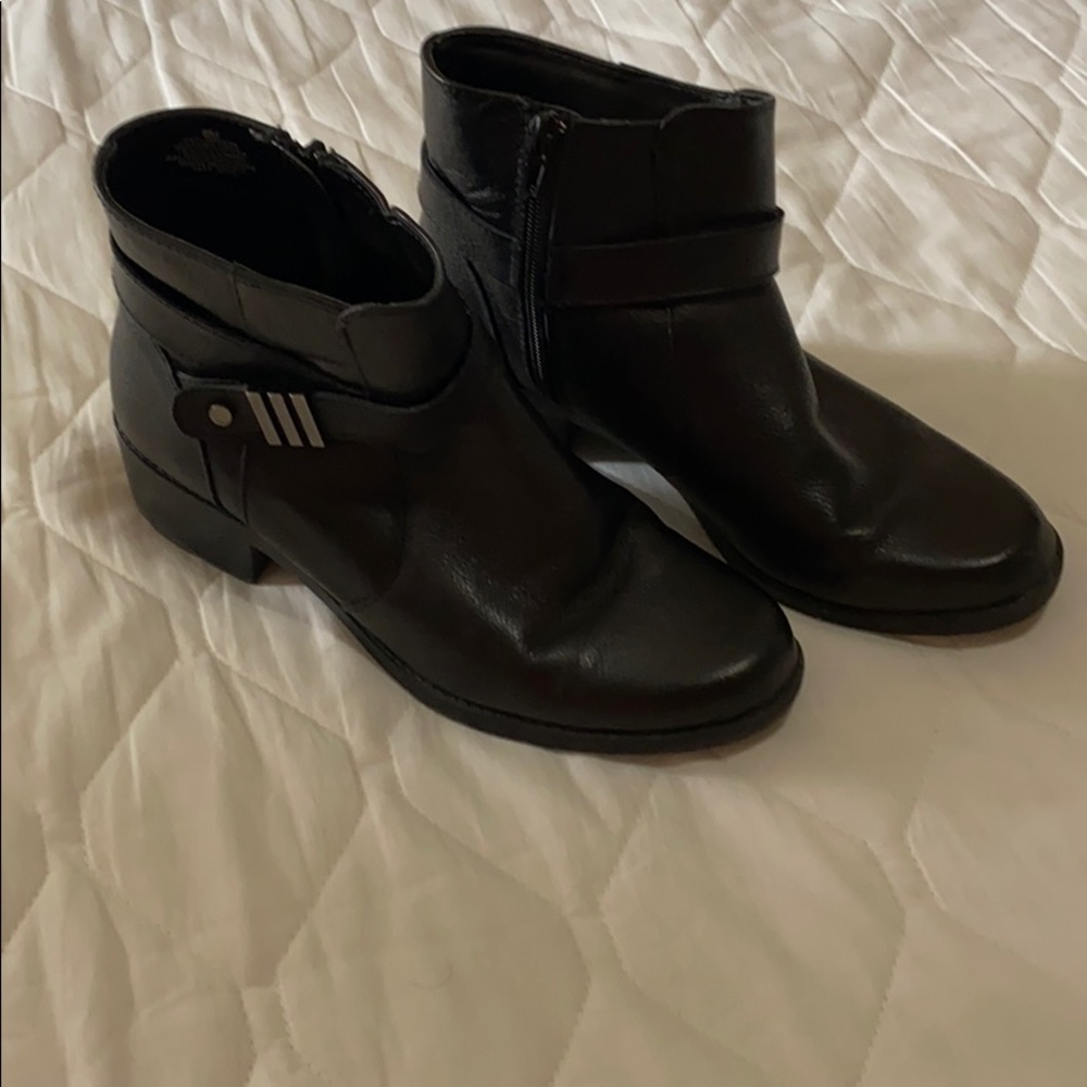 EUC Ann Klein black boots size 8M